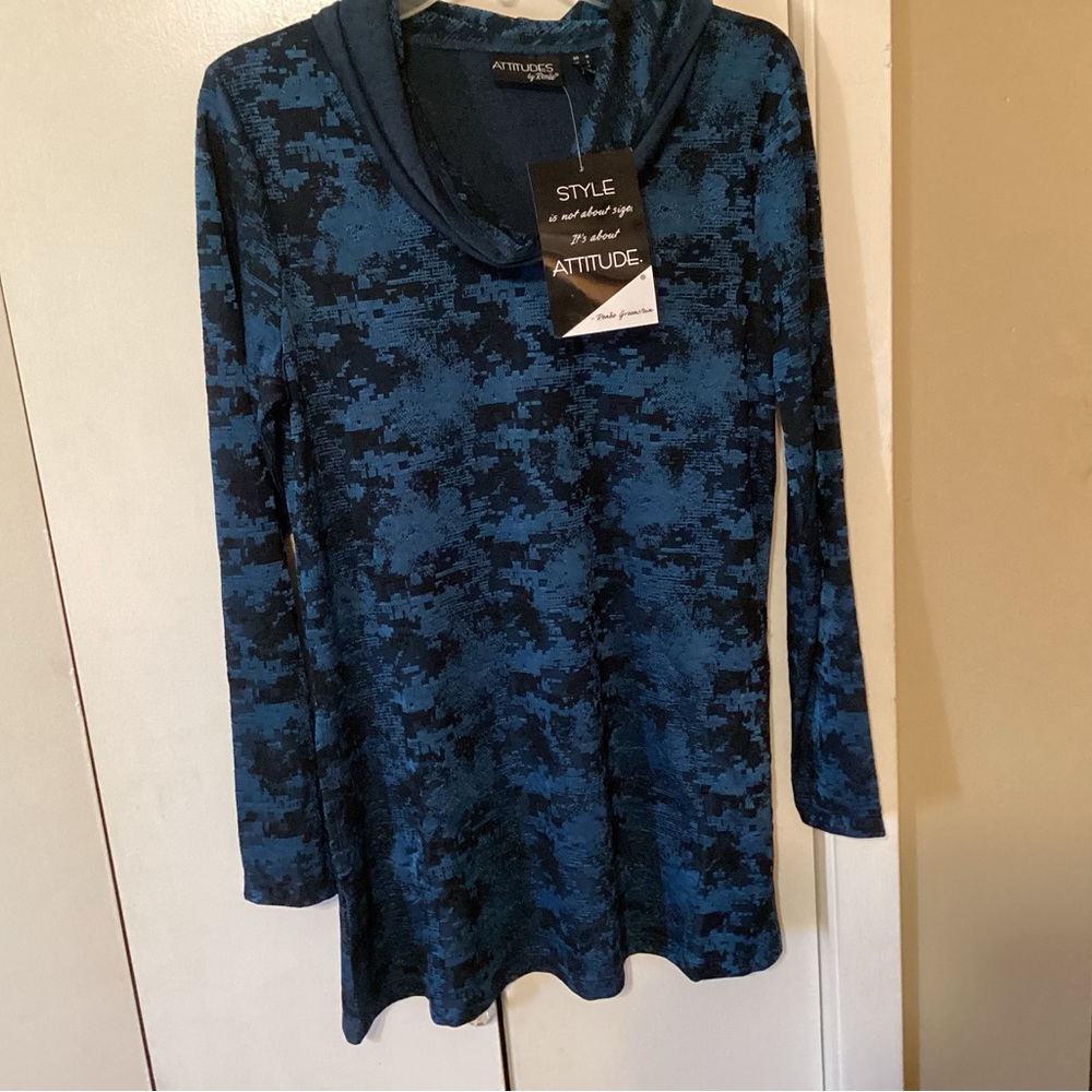 Cowl neck top, very soft, new top